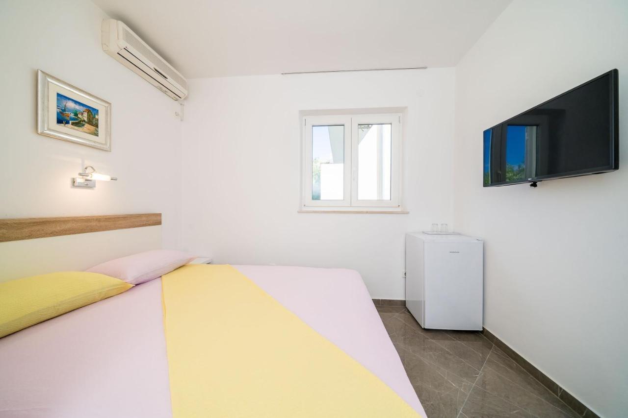 Rooms & Apartments Barisic 믈리니 객실 사진