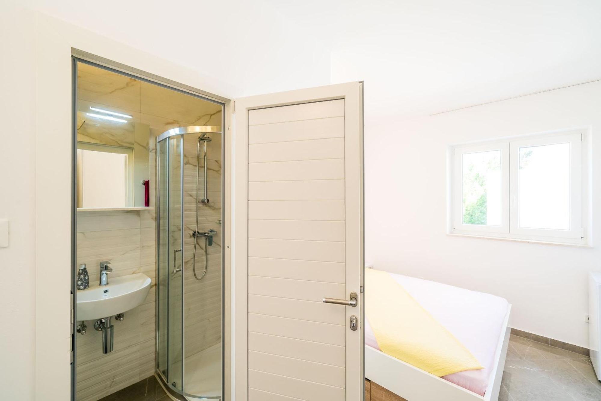Rooms & Apartments Barisic 믈리니 객실 사진
